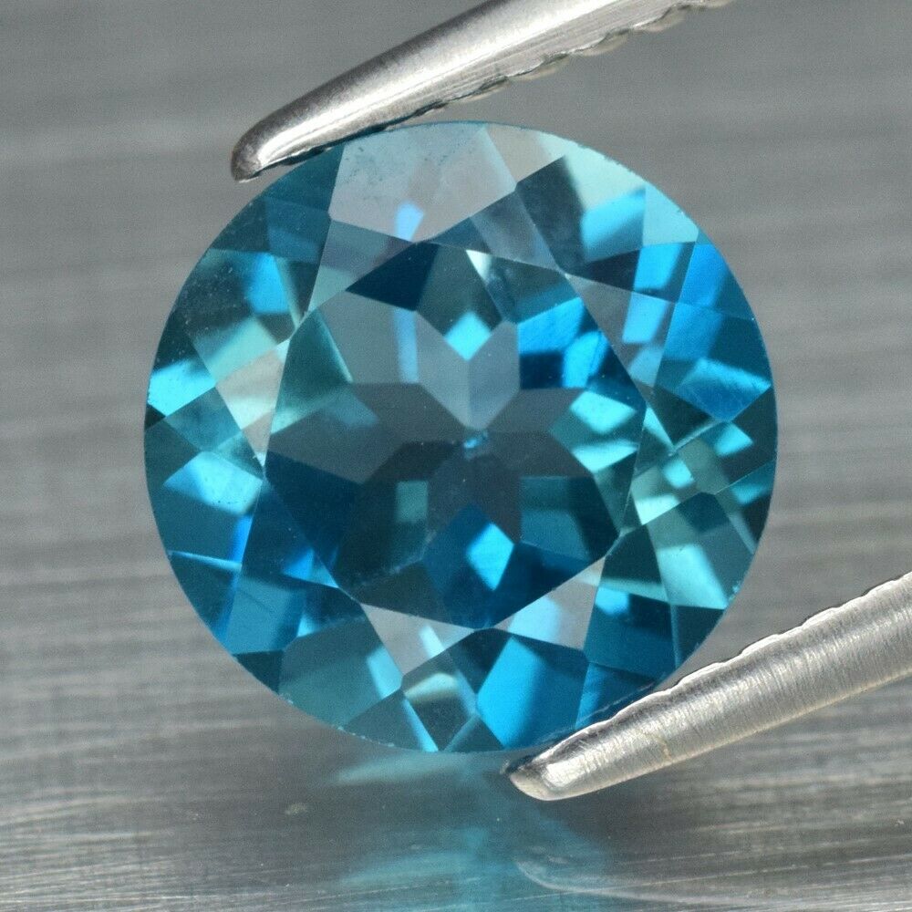 

2.33Ct Лондон топаз цвет London blue 8мм. Е14770