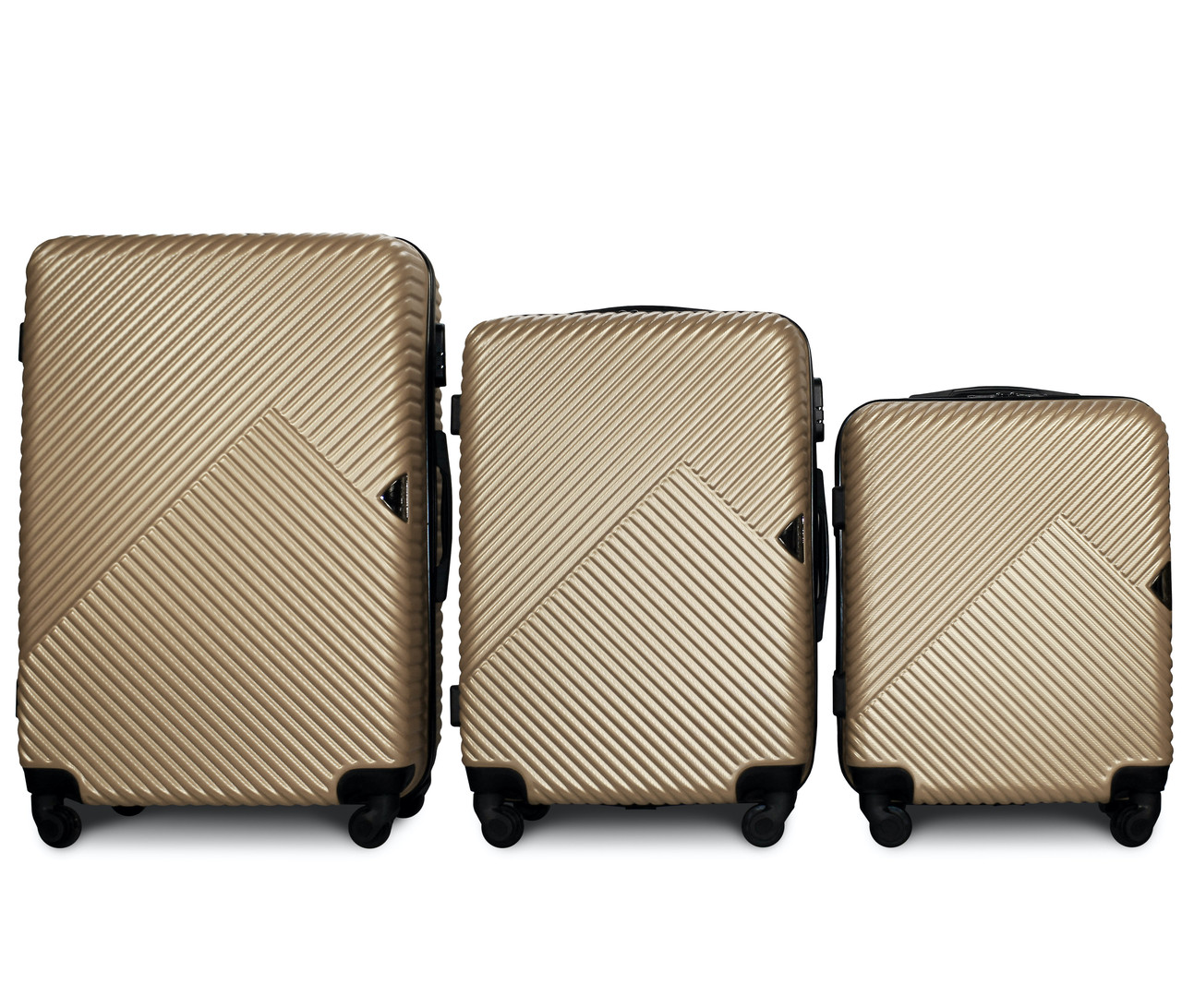 

Комплект пластиковых чемоданов Fly 2702-3 на 4 колесах