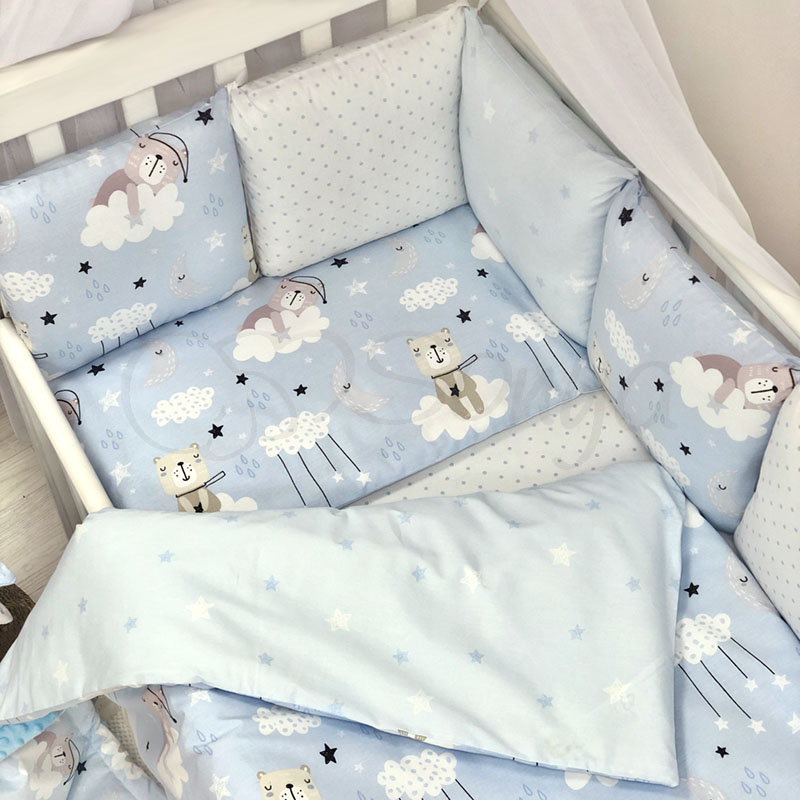 

Комплект защита-бортики Маленькая соня Baby Коты в облаках поплин в кроватку стандарт/овал защита+простынь детский голубой арт.0720397