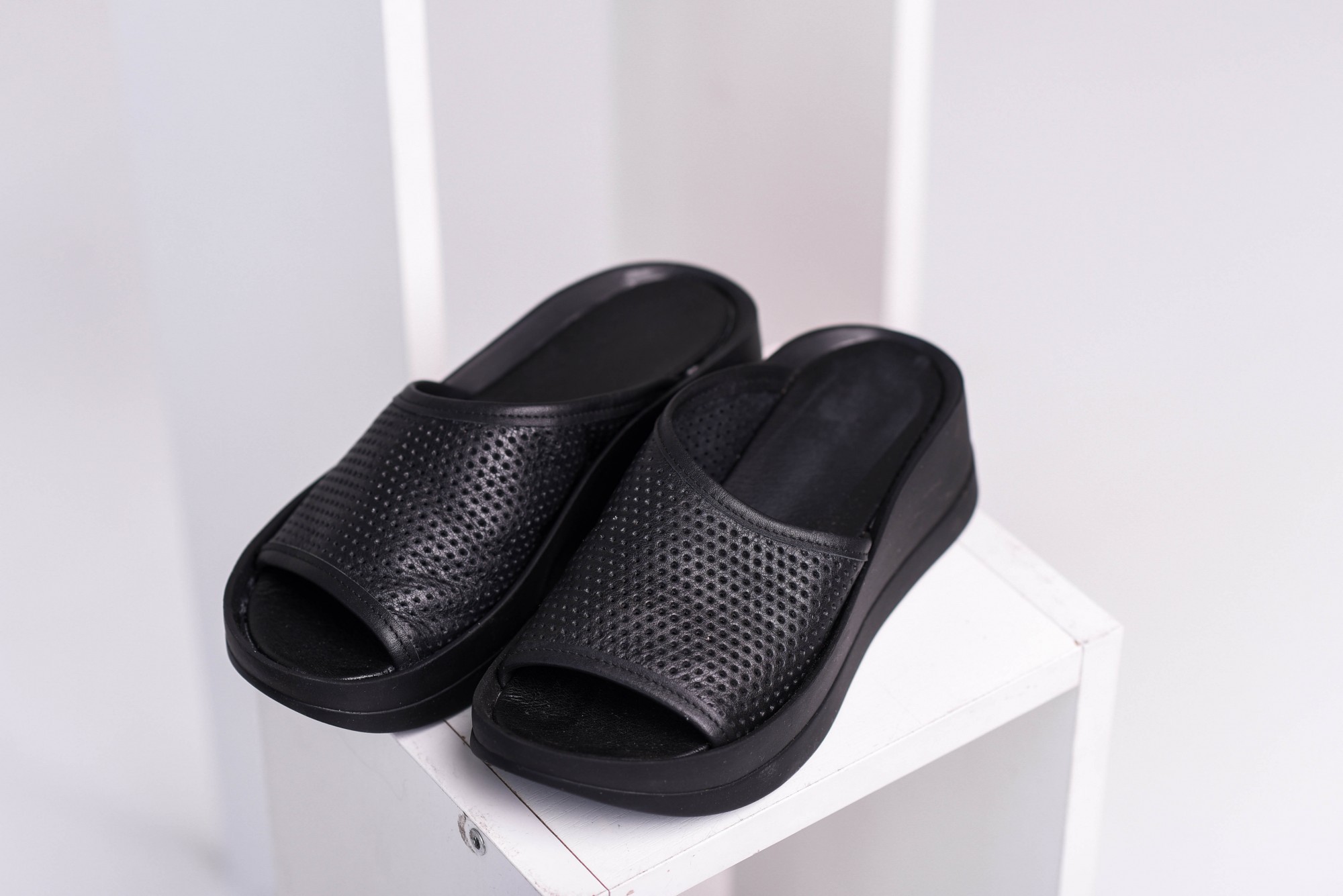 

Босоножки Maya Shoes 2502 Черные 38р