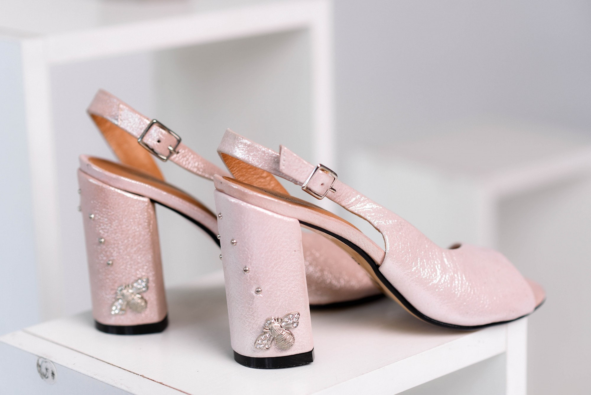 

Босоножки Maya Shoes 2208 Пудровый 38р