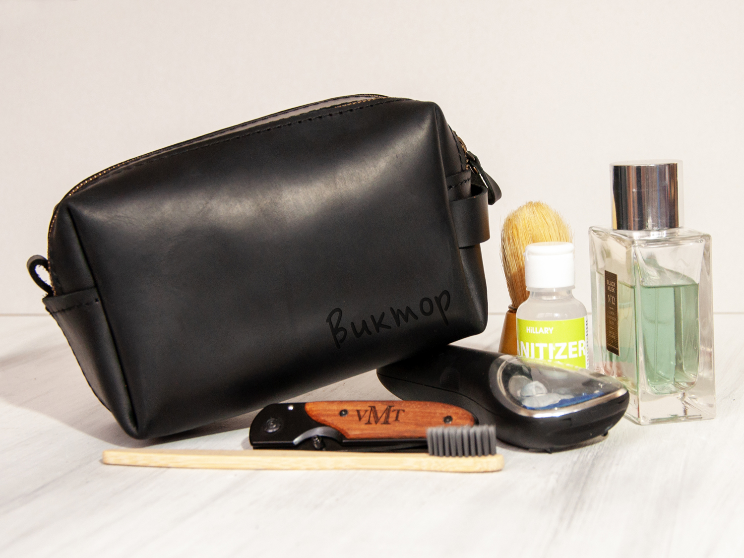 

Кожаный мужской дорожный органайзер для косметики с именной гравировкой, Black, 18x9x10, WOODPRESENT