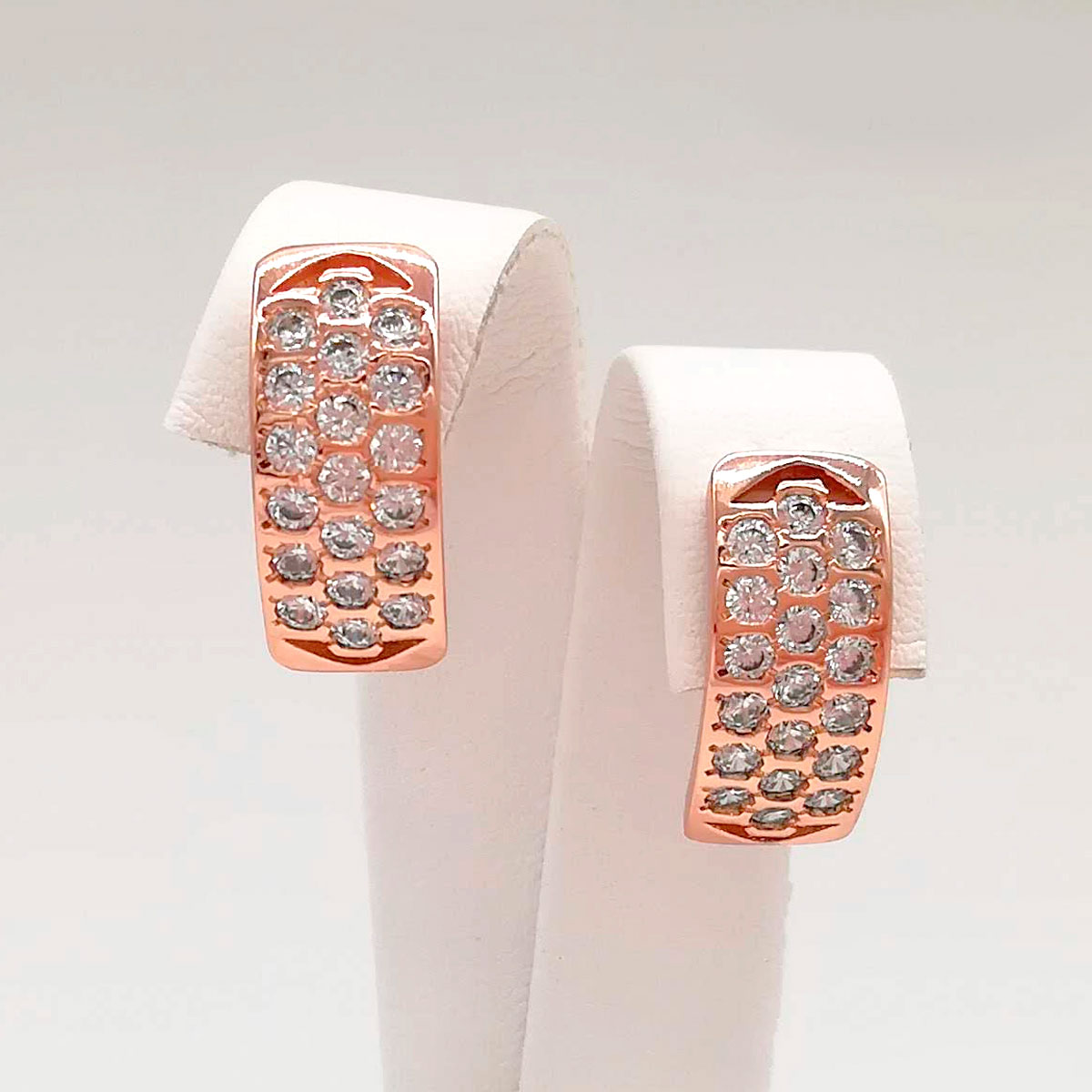 

Серьги Xuping из медицинского золота, белые фианиты, позолота PO, 24652