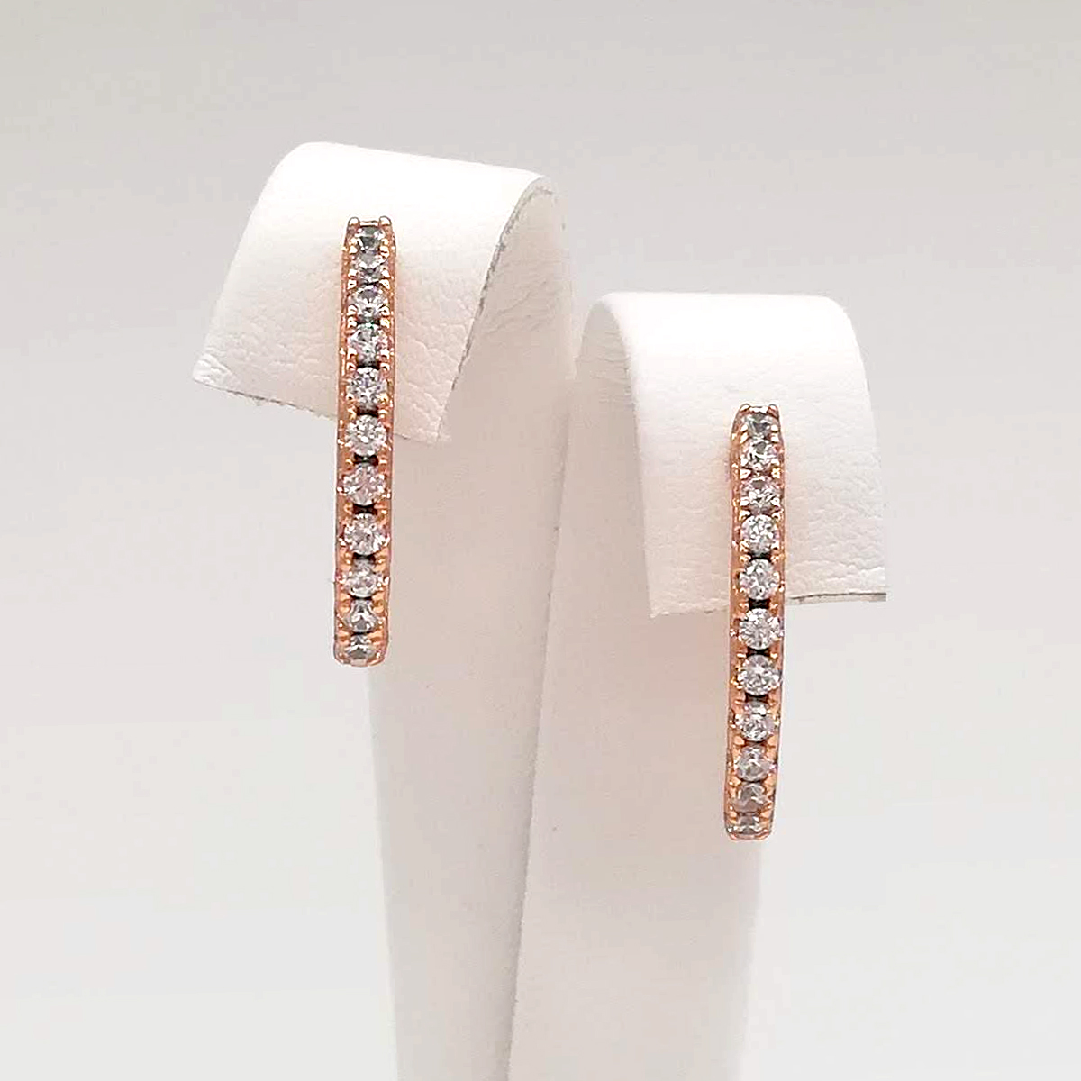 

Серьги Xuping из медицинского золота, белые фианиты, позолота PO, 24634