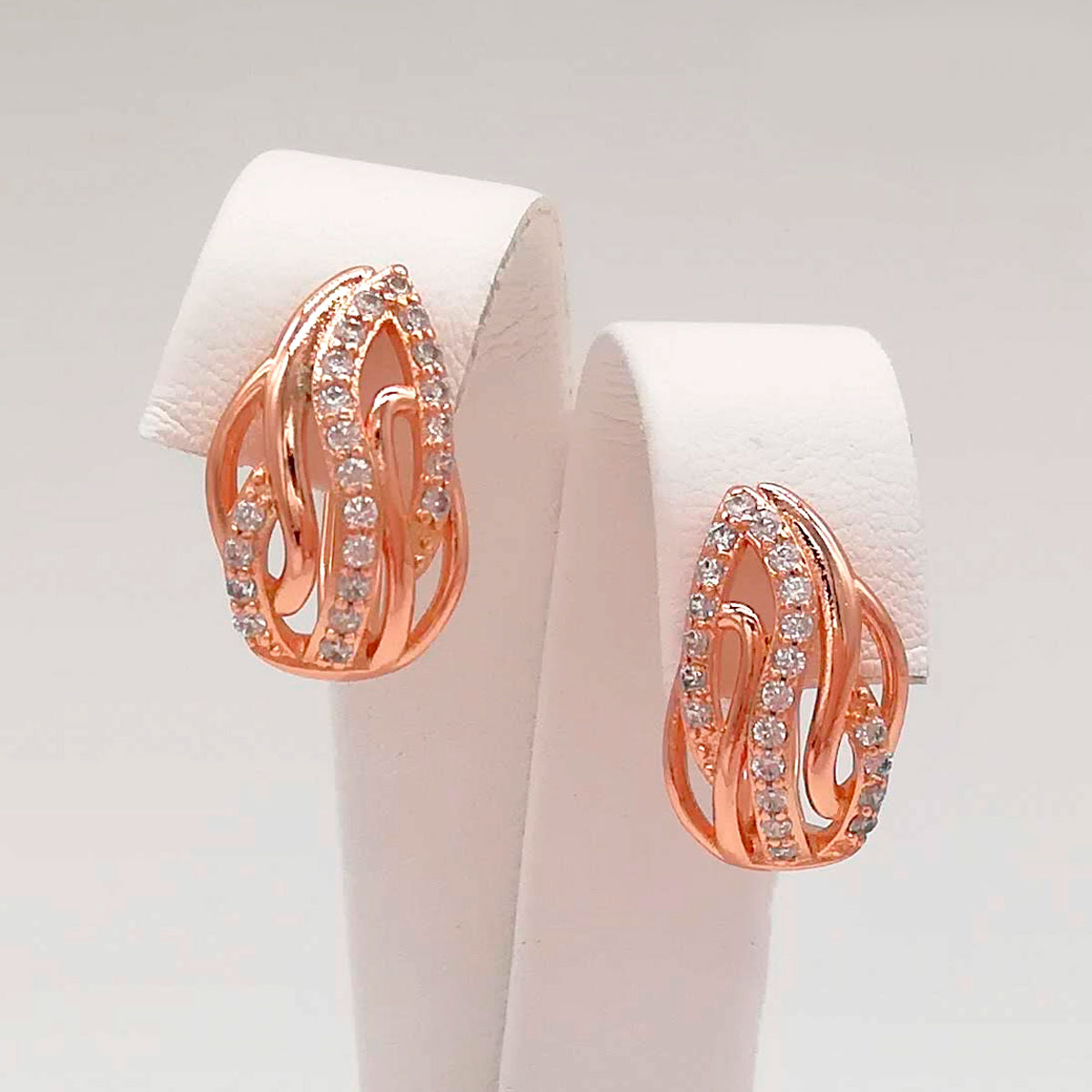 

Серьги Xuping из медицинского золота, белые фианиты, позолота PO, 24649