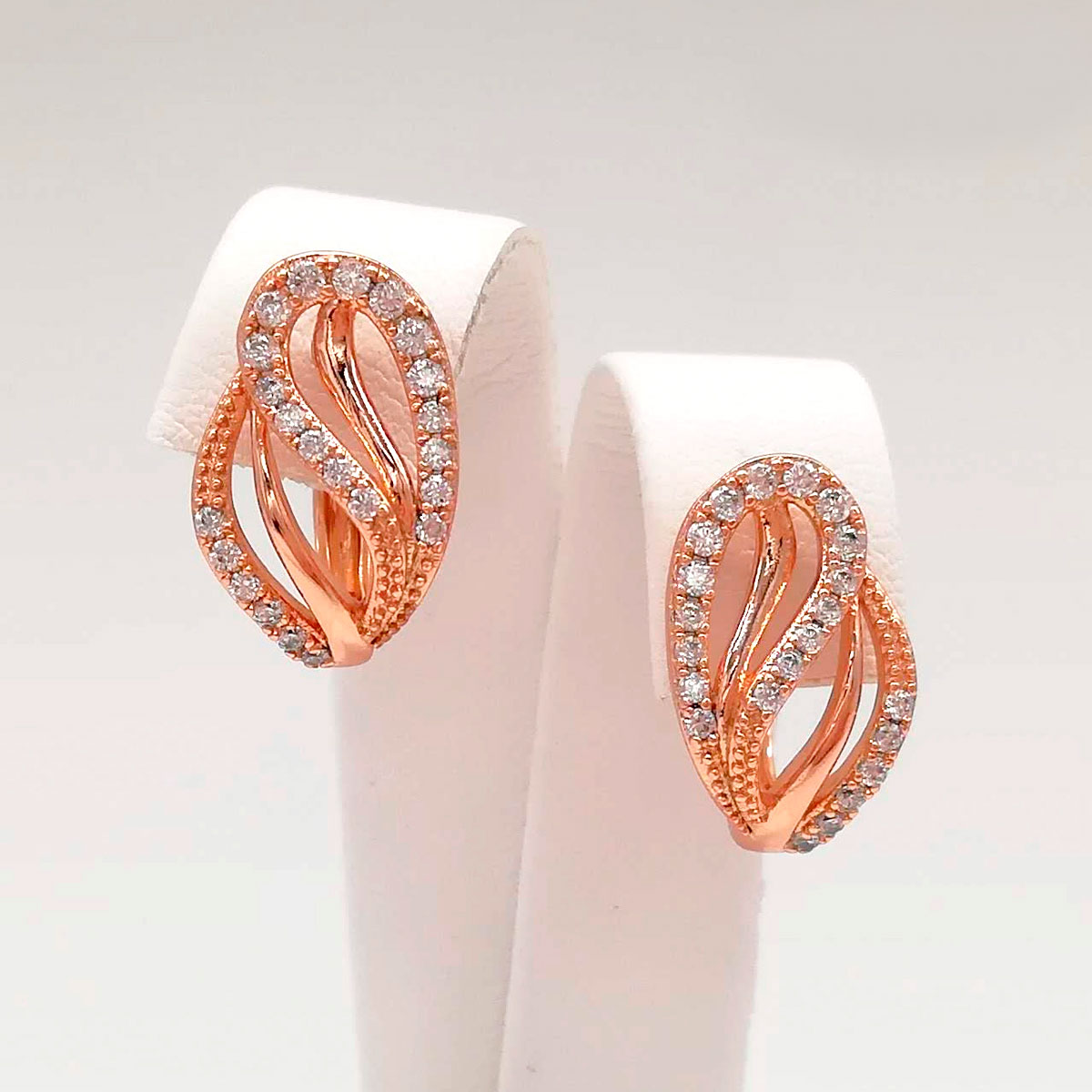 

Серьги Xuping из медицинского золота, белые фианиты, позолота PO, 24675