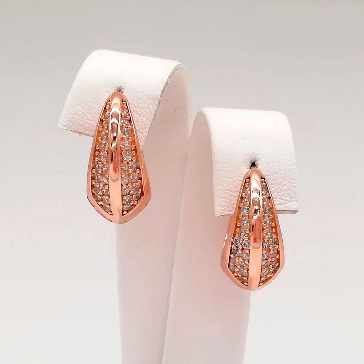 

Серьги Xuping из медицинского золота, белые фианиты, позолота PO, 24687
