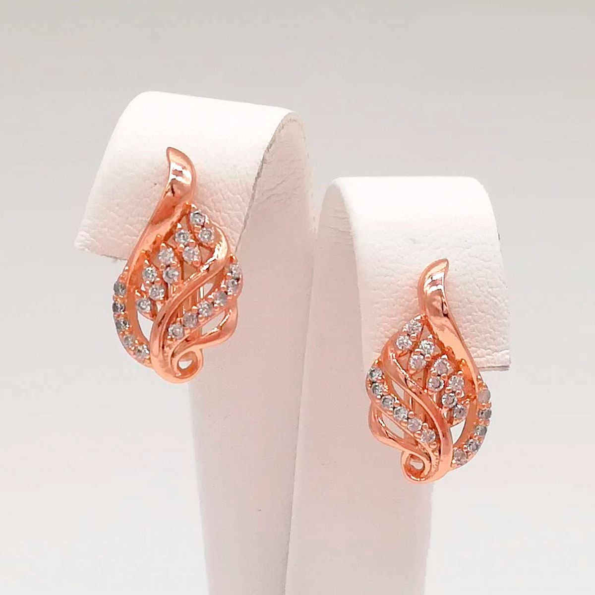 

Серьги Xuping из медицинского золота, белые фианиты, позолота PO, 24683