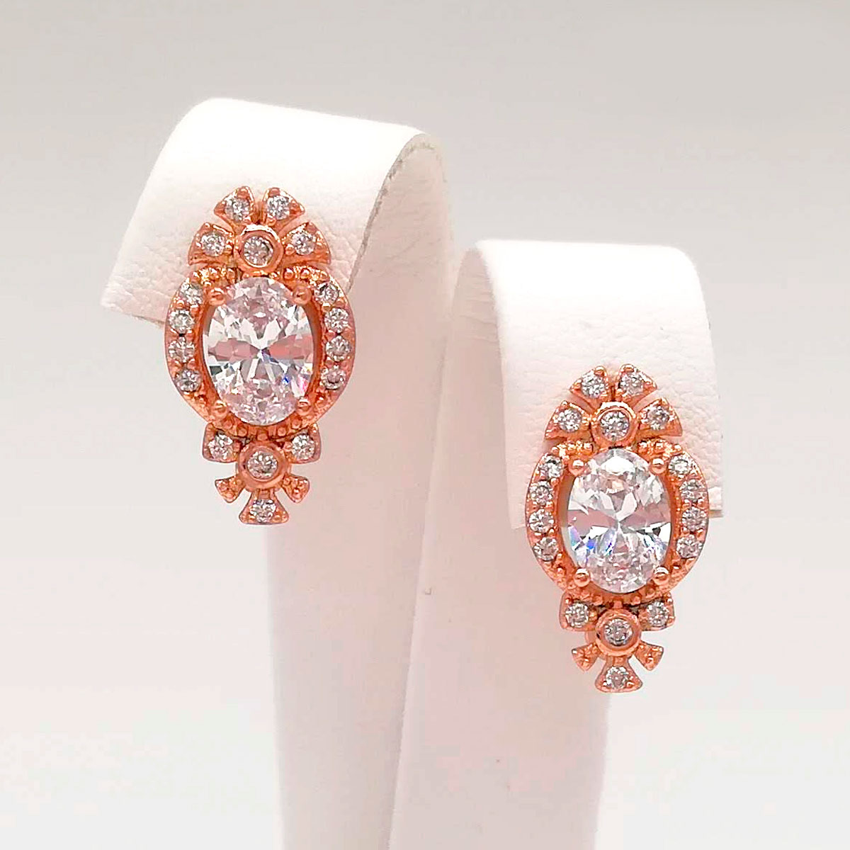 

Серьги Xuping из медицинского золота, белые фианиты, позолота PO, 24659