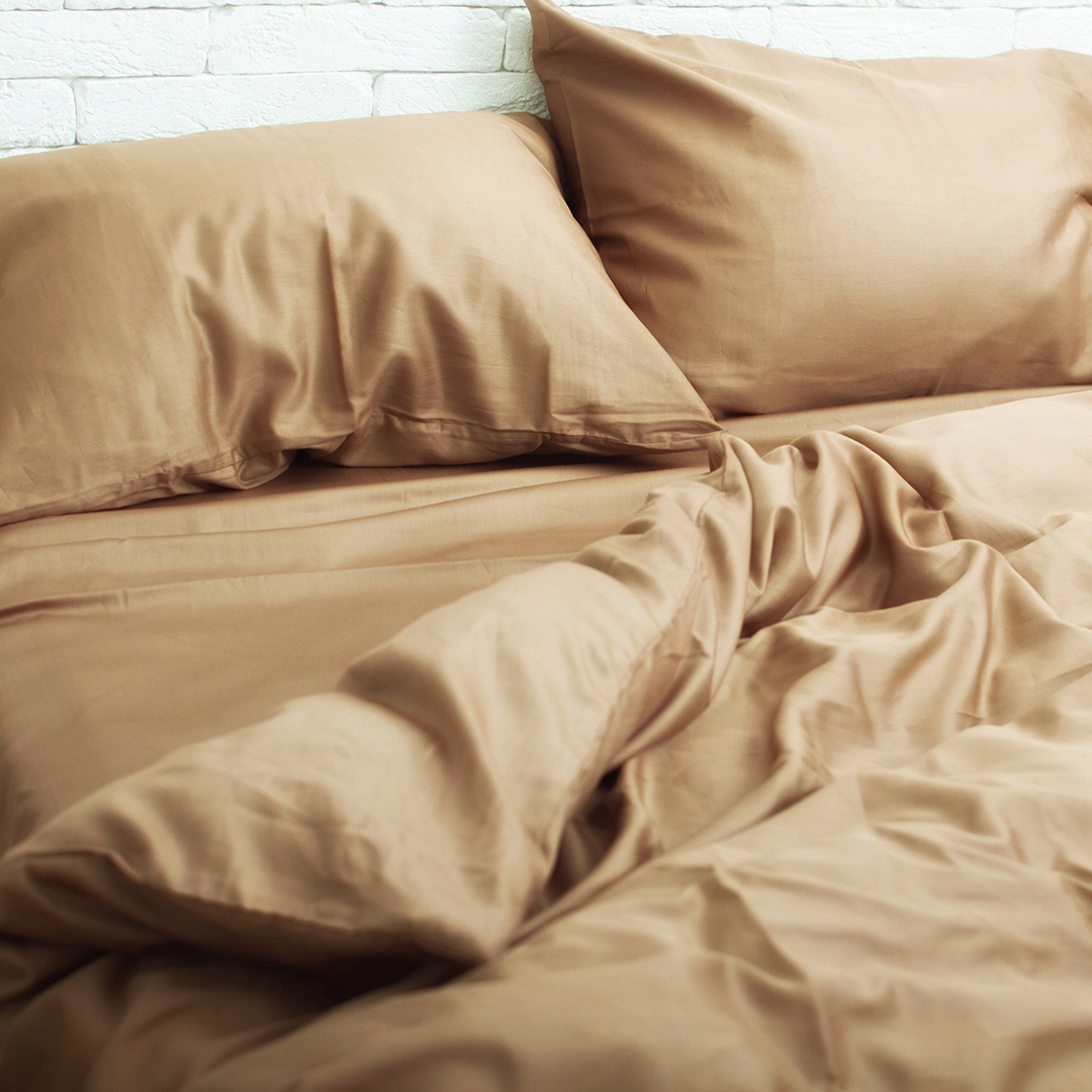 

Семейный комплект постельного белья Сатин Люкс с Простыней на Резинке для Евро-подушки