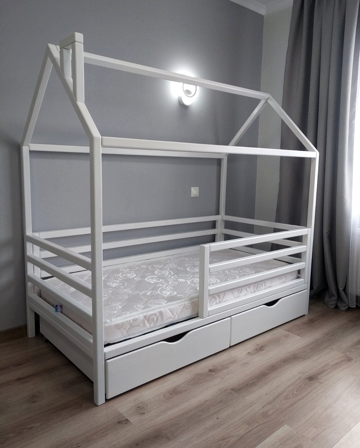 

Детская кроватка домик SweetHome 160*80 Белая (new_76582)
