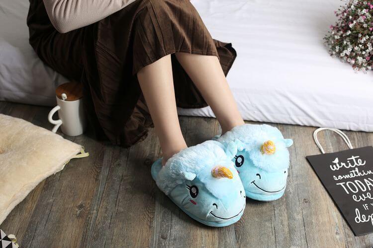 

Тапки BearWear Единороги открытые 35 - 42 (26 см по стельке) Голубой (TU1-GO2)