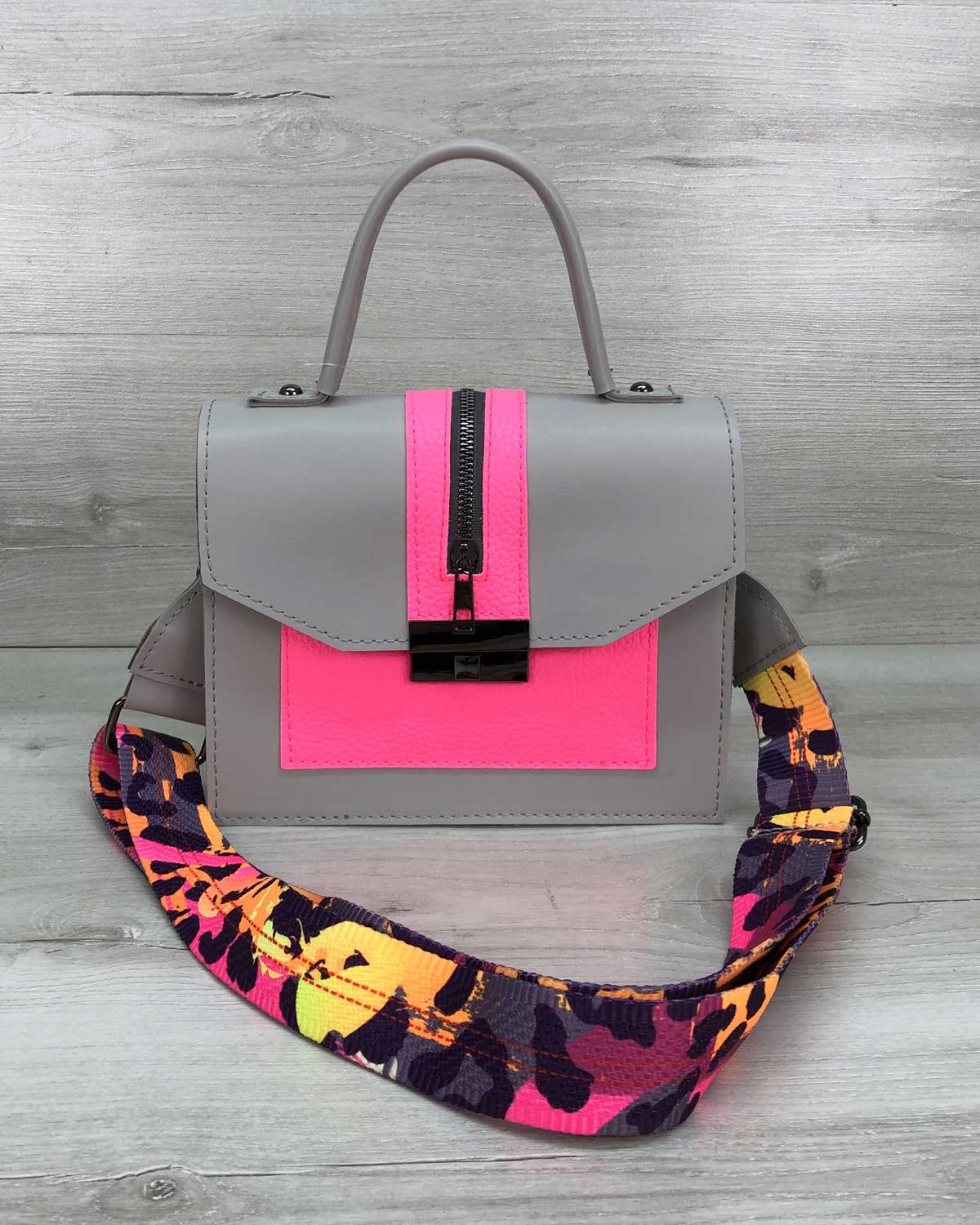 

Сумка женская на плечо Daisty Welas женская сумка через плечо серая с розовым из экокожи