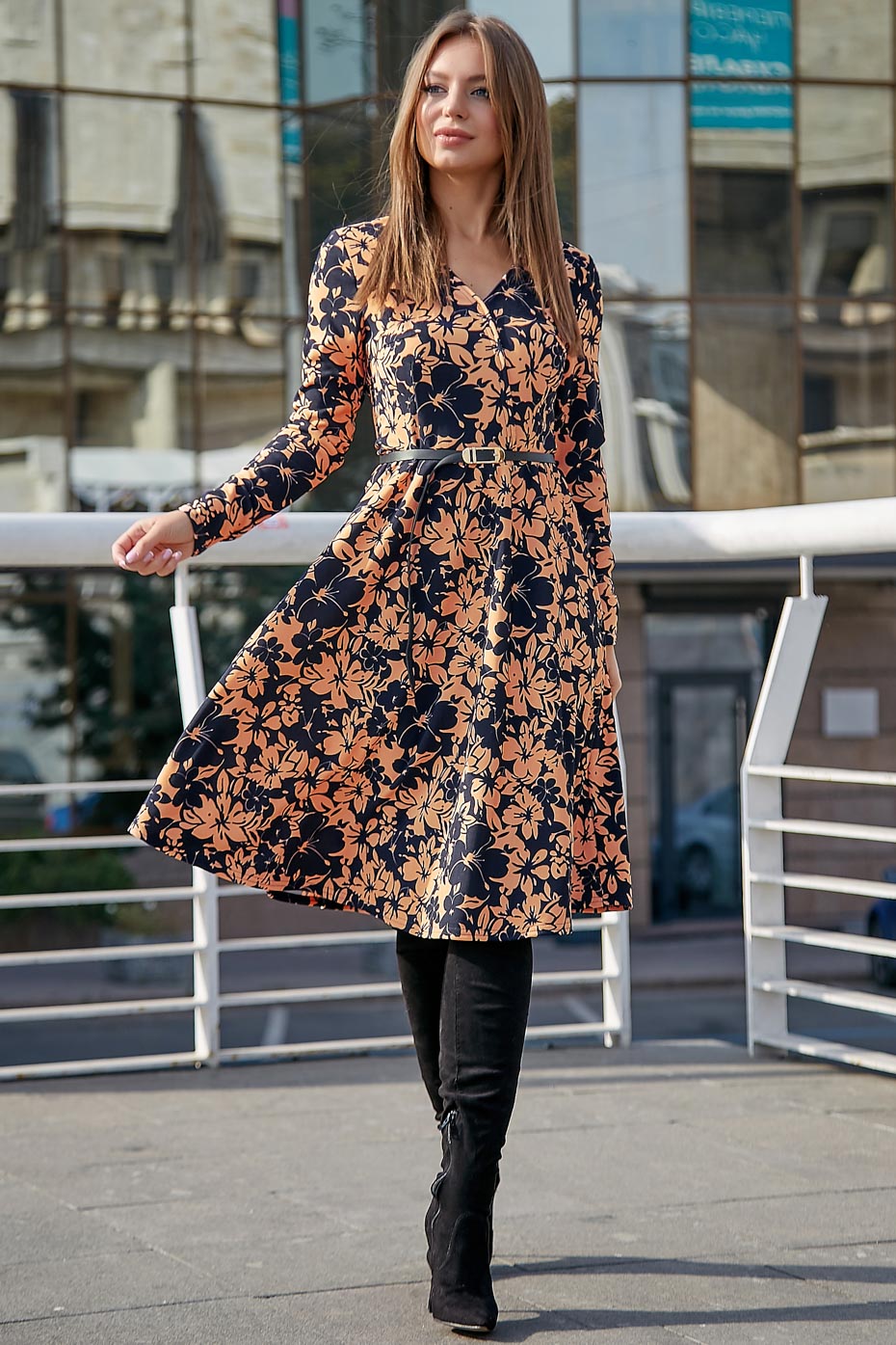 

Женское Seventeen трикотажное платье с коричневыми цветами цвет синий XXL (1244.3778)