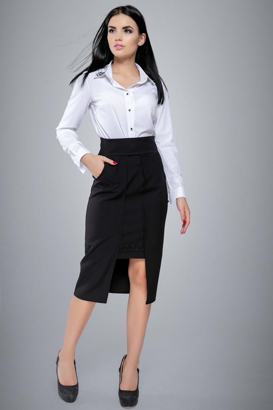 

Женская Seventeen блуза с вышивкой цветами и отложным воротником цвет белый XXL (1019.2693)