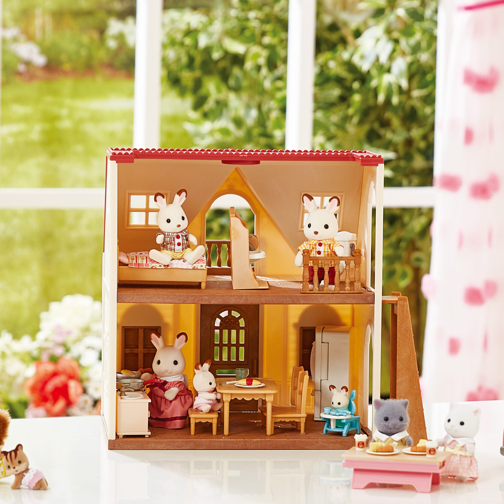 Игровой набор Sylvanian Families Уютный домик с красной крышей (5303) –  фото, отзывы, характеристики в интернет-магазине ROZETKA от продавца:  ЕММІПЕСС | Купить в Украине: Киеве, Харькове, Днепре, Одессе, Запорожье,  Львове