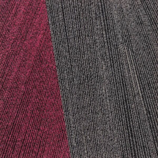 

Ковровая плитка Milliken Facet Transitions FTR79/82-137 Magenta/Anthracit