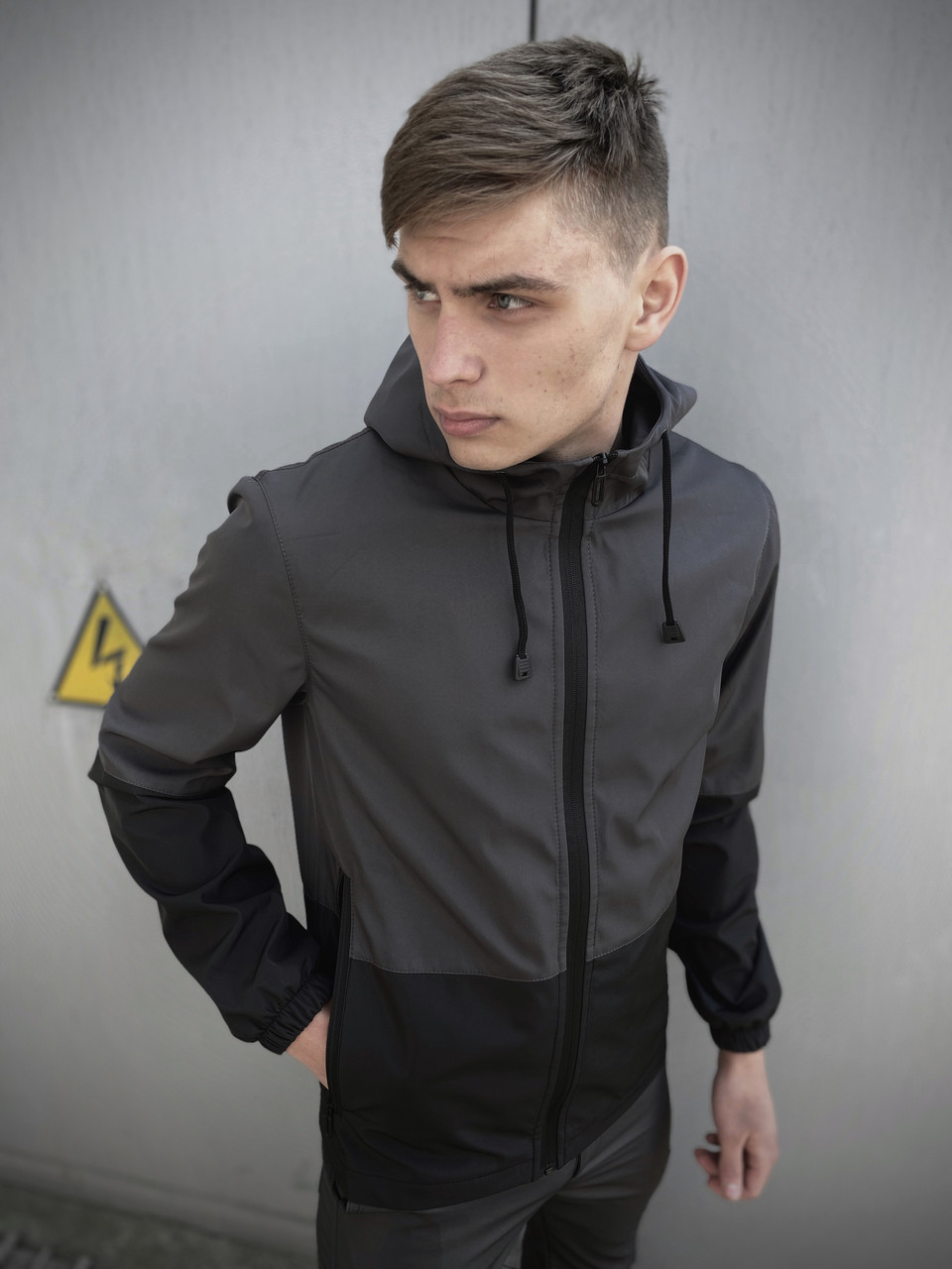 

Мужская весенняя куртка Intruder "SoftShell Lite" серо-черная S