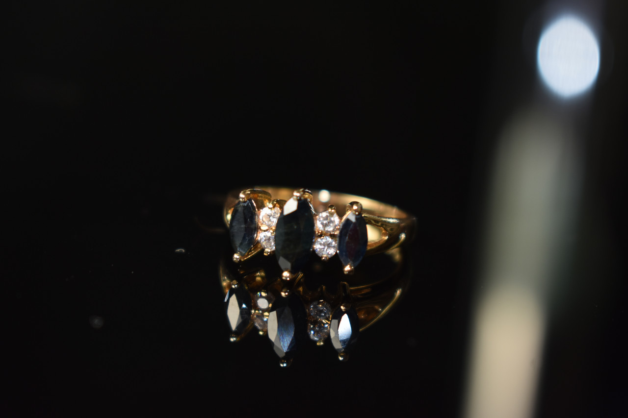 

Серебряное кольцо в позолоте с Сапфиром И Фианитами 908 Sky Jewelry 18 (1218)