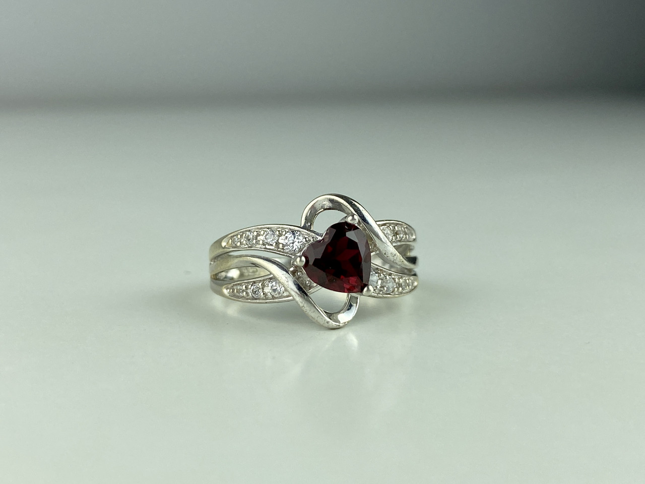 

Кольцо из серебра со Шпинелью И Фианитами Сердце 566 Sky Jewelry 17 (о782)