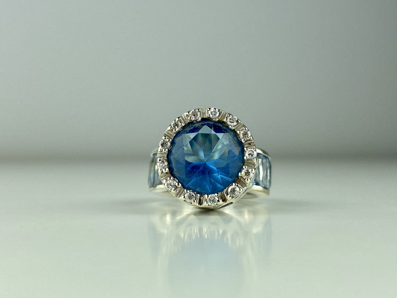 

Серебряное кольцо с Фианитами Совершенство 909 Sky Jewelry 17 (0009л)