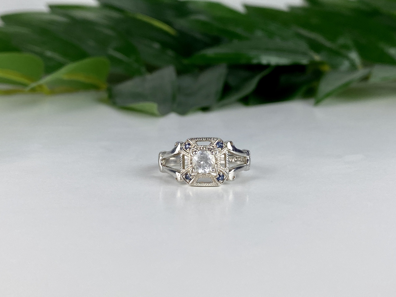 

Серебряное кольцо со Шпинелью и Аквамаринами 2625 Sky Jewelry 20 (а92725)