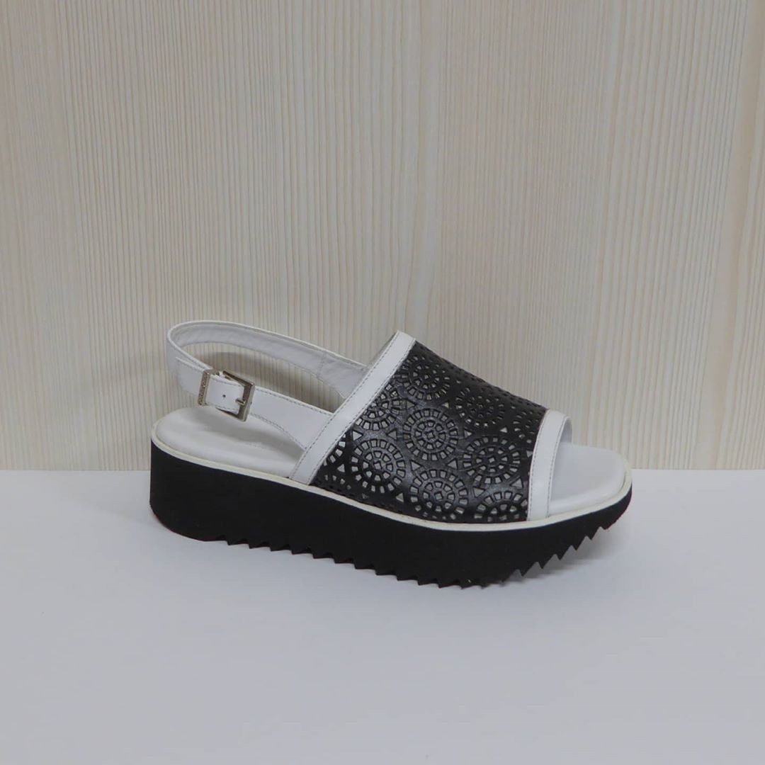 

Босоніжки Kelton 37 Білі 6989