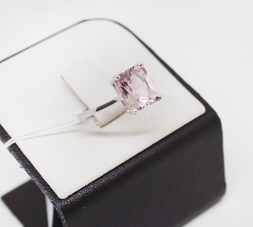 

Кольцо серебряное с морганитом 18.5 2,6 г