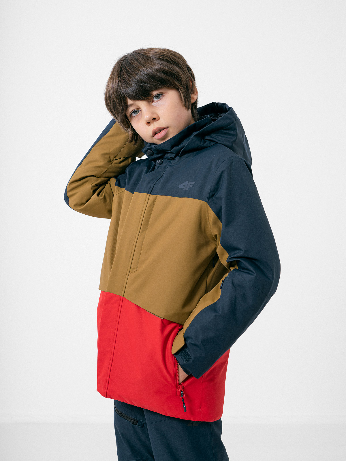 Акция на Підліткова зимова лижна куртка для хлопчика 4F HJZ22-JKUMN004-91S 146 см от Rozetka