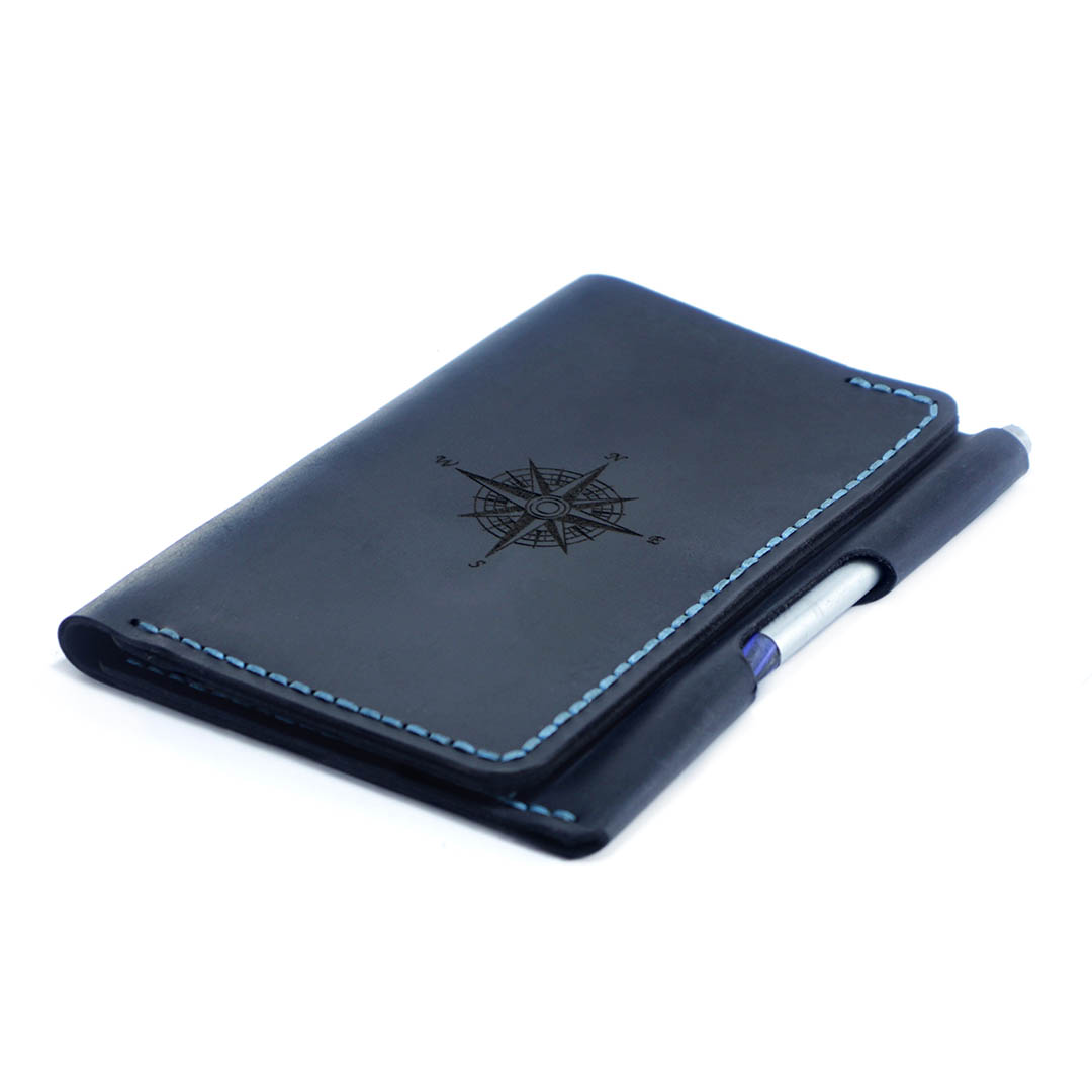 

Кошелек-портмоне органайзер для документов формата A6 из натуральной итальянской кожи ручной работы с гравировкой «Роза Ветров» 16х11.5 см. Темно-синий