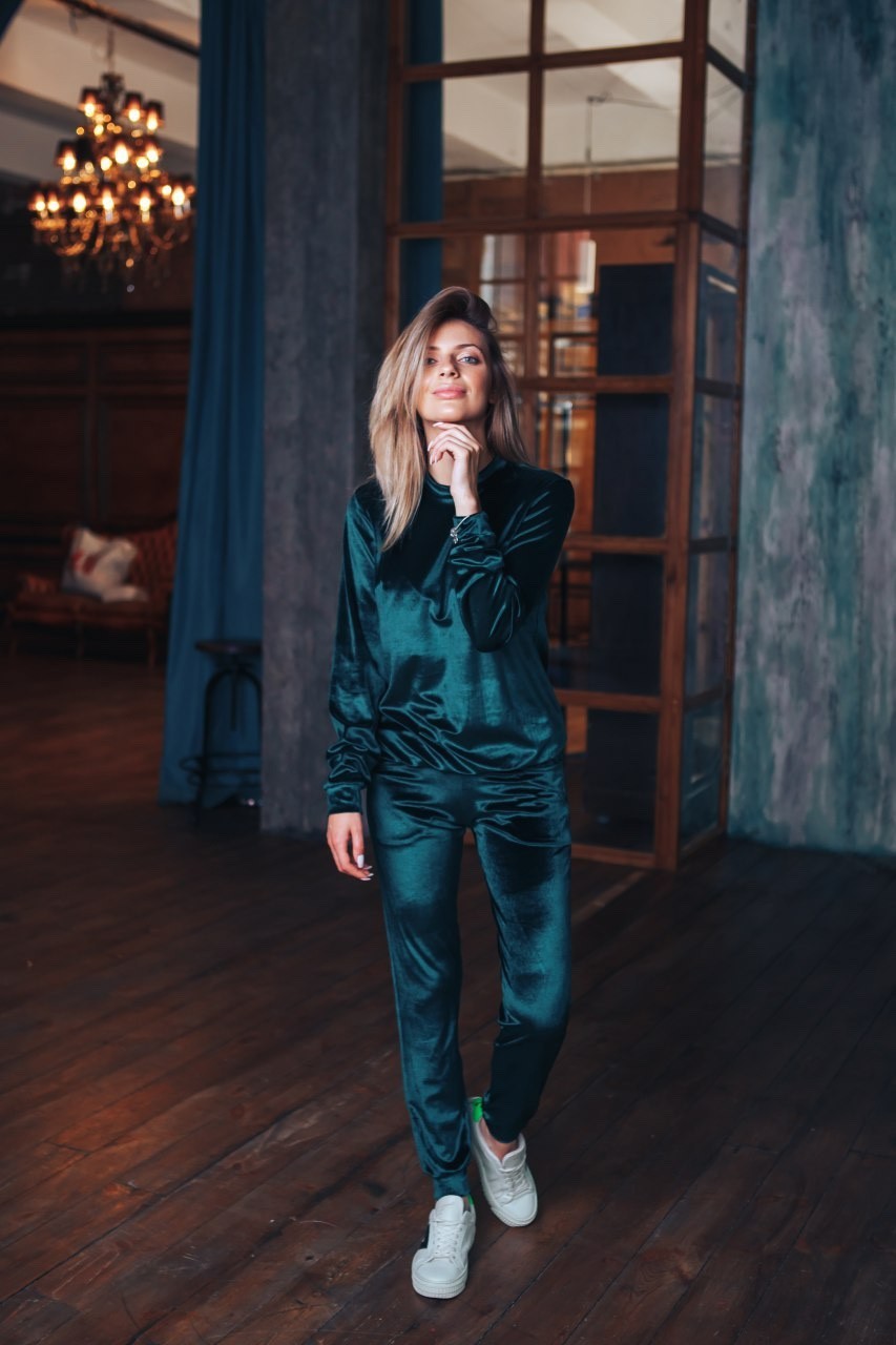 

Спортивный костюм MNBG Velvet L изумрудный