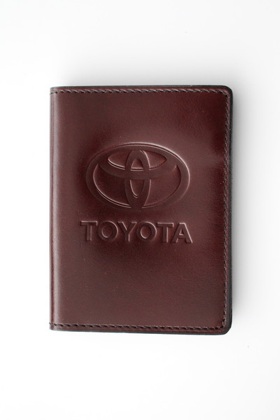 

Кожаная обложка для прав Image-D с логотипом Toyota каштановая 5070