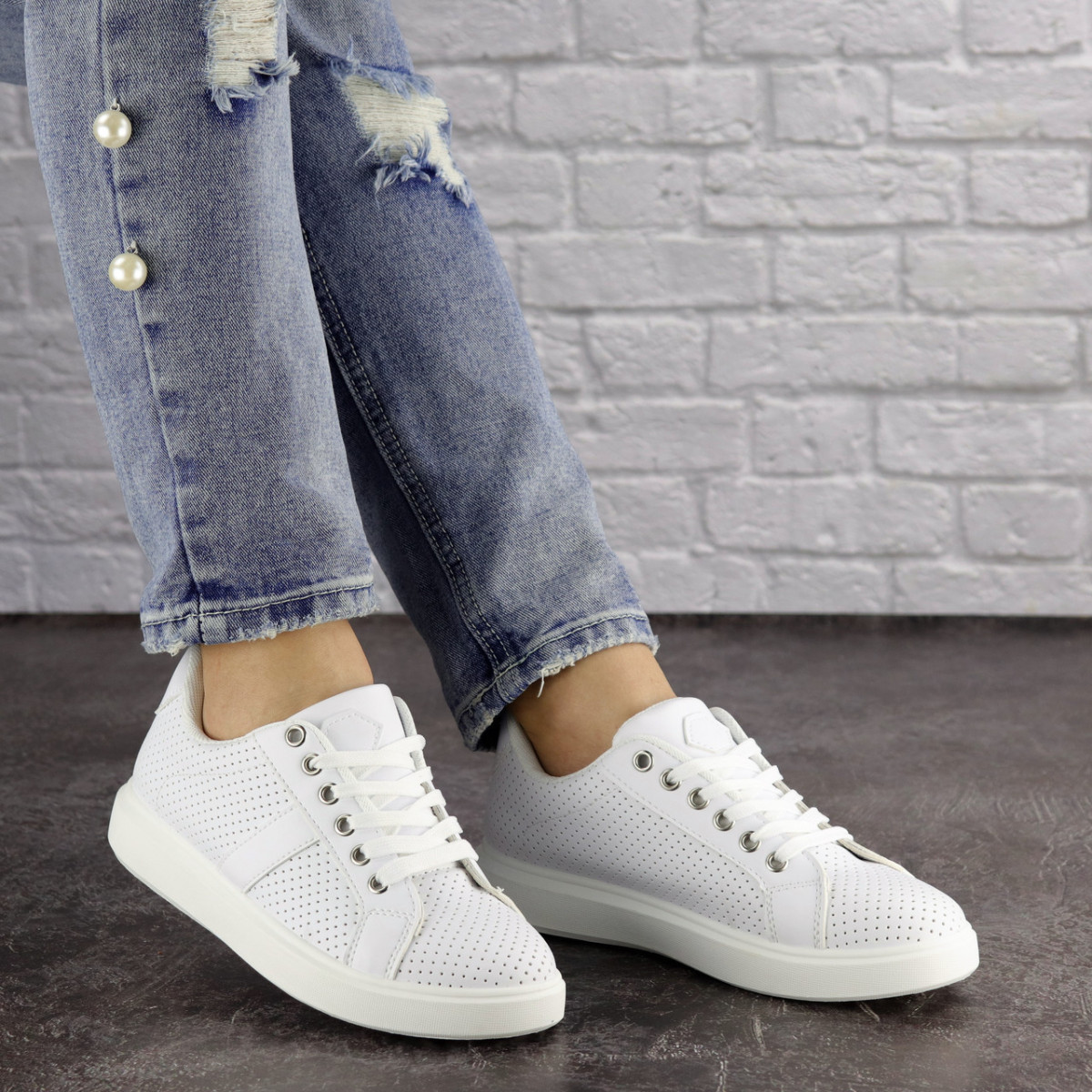 

Женские кроссовки с перфорацией Shoes Jenna 38 (24 см) 1635 белые экокожа