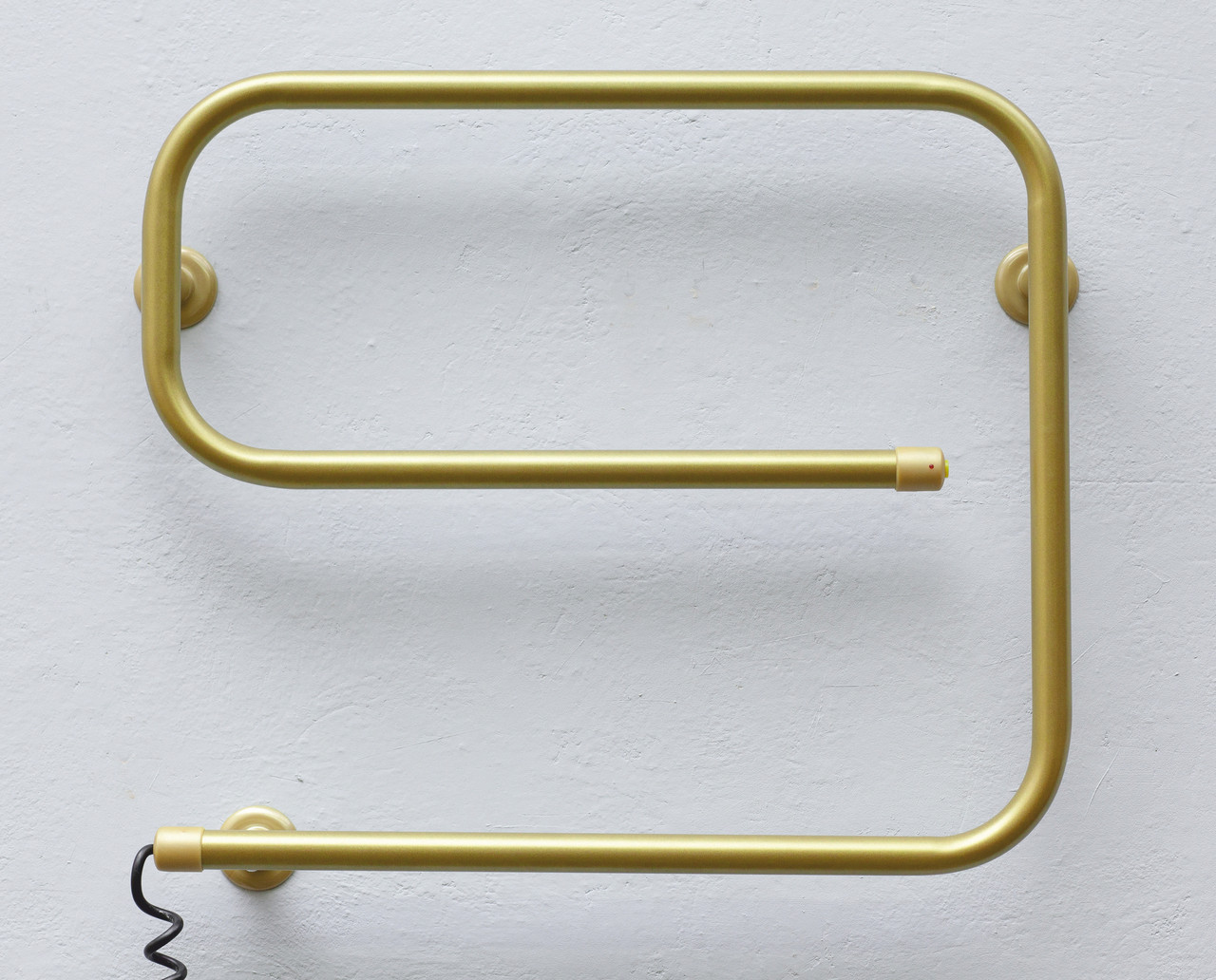 

Полотенцесушитель ТЕПЛЫЙ МИР Змейка Эго золото металл правосторонний с кнопочным регулятором мощностиЗима-Лето