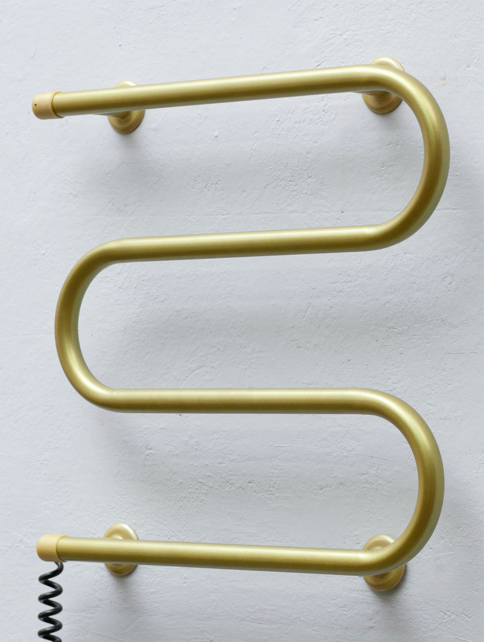 

Полотенцесушитель ТЕПЛЫЙ МИР Змейка золото металлик левосторонний с кнопочным регулятором мощности "Зима-Лето"