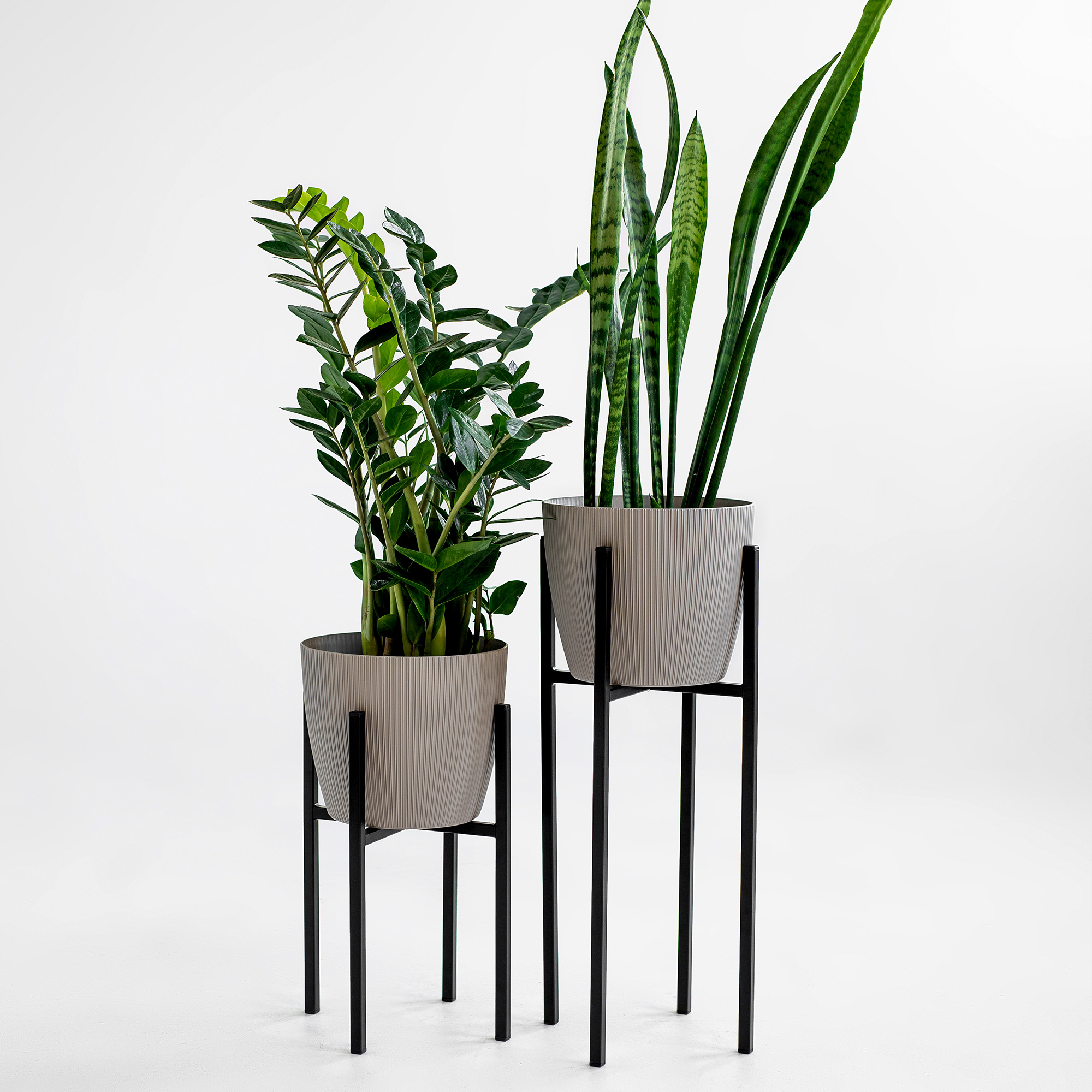Комплект подставок под цветочные вазоны Британские Adore Decor черный ...