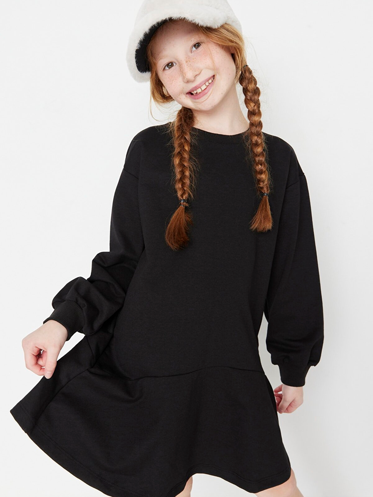 Акция на Дитяча сукня для дівчинки Trendyol TKDAW23EL00092 122-128 см Чорна от Rozetka