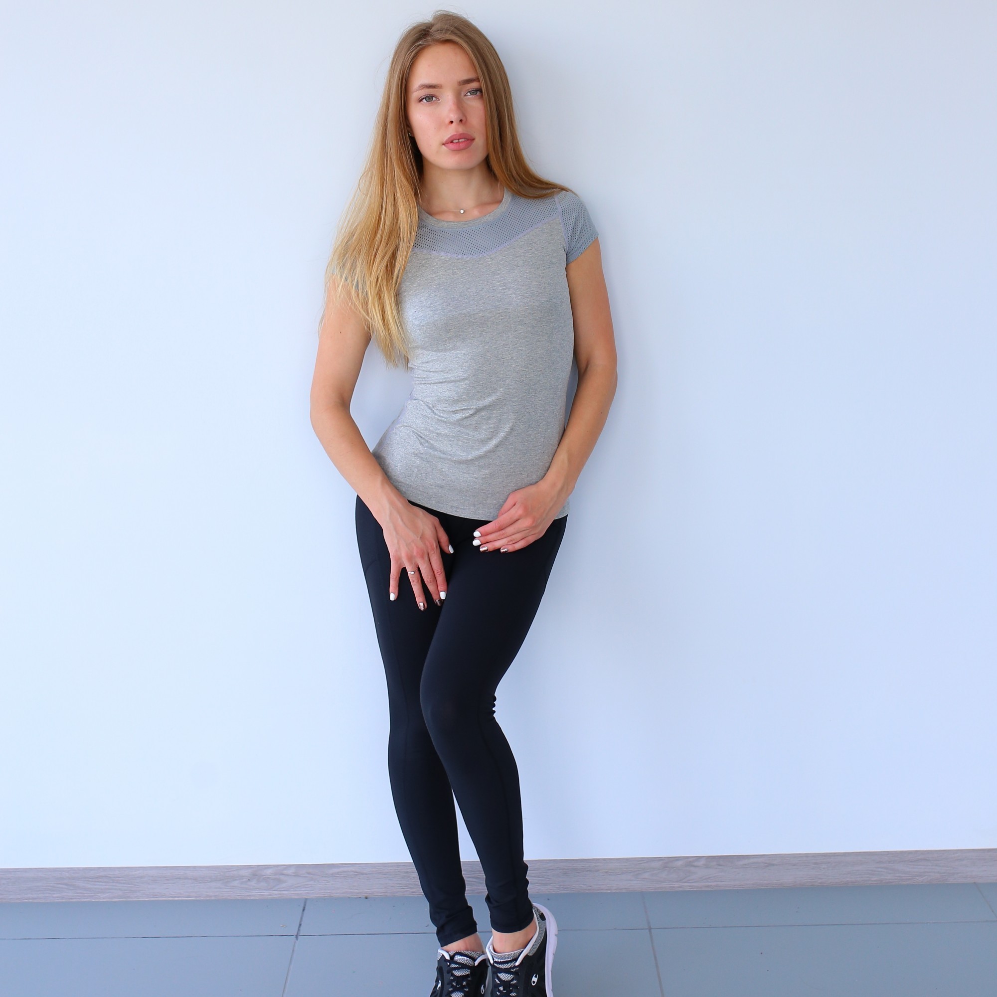 

Женский спортивный комплект GT ( лосины + футболка) Line S серый с черным