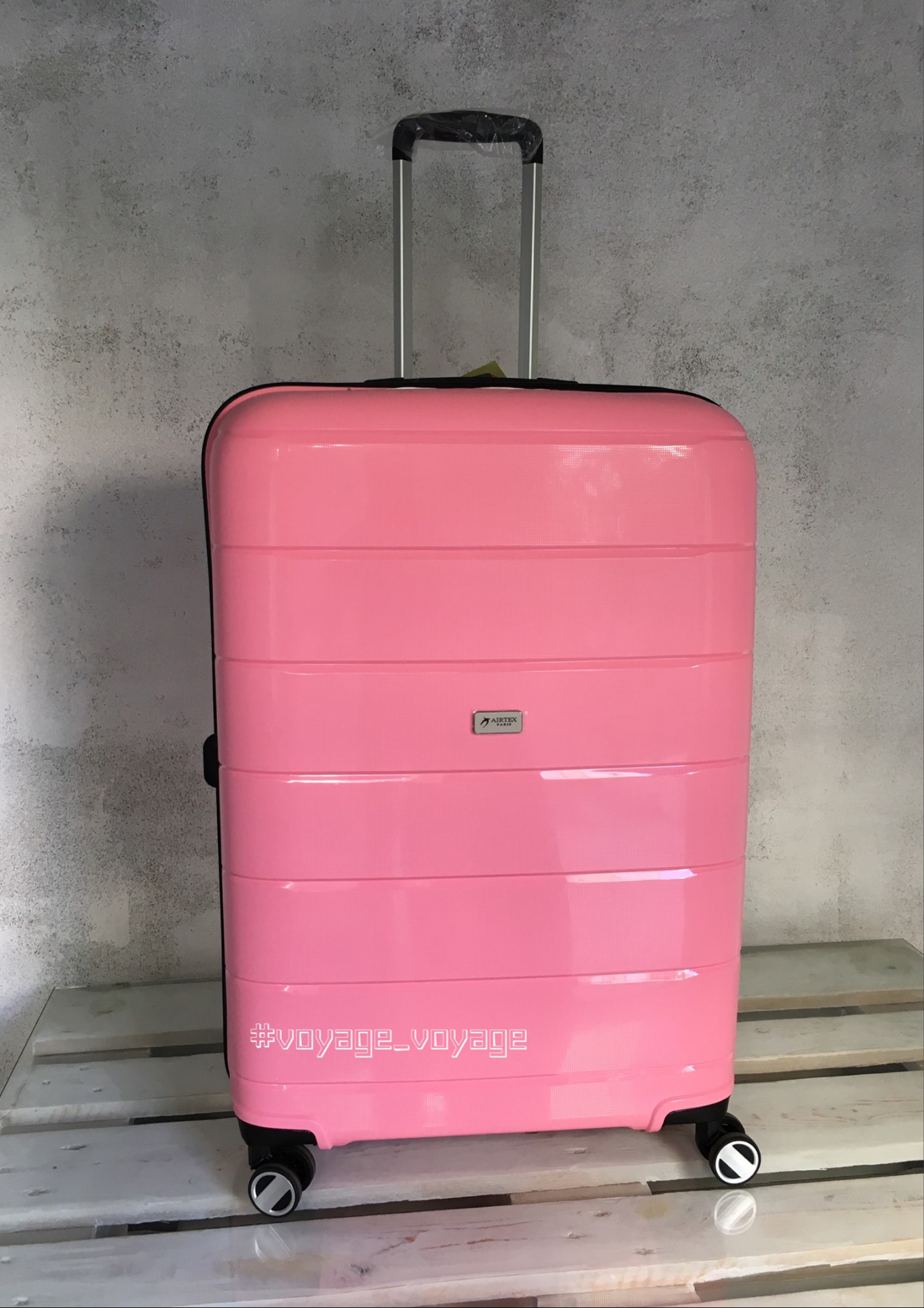 

Чемодан Airtex Paris 232 L в большом размере в розовом цвете