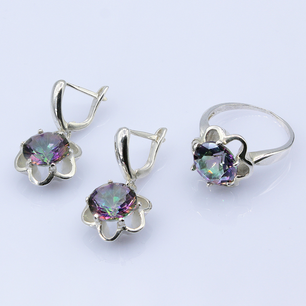 

Серебряное кольцо и серьги Кристалл с камнем мистик 17,5 р