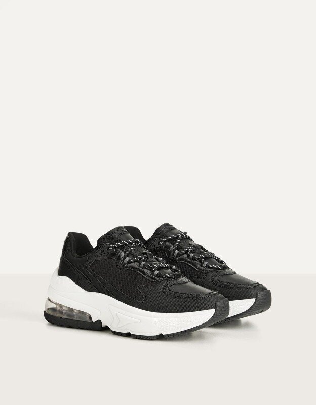 

Кроссовки Bershka 1538/560 40 р. Черний