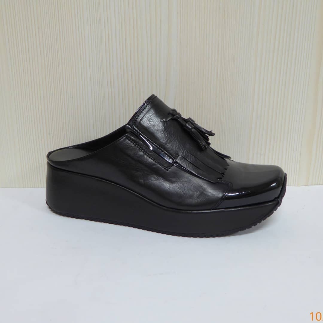

Сабо Kelton 40 Чорні 0143
