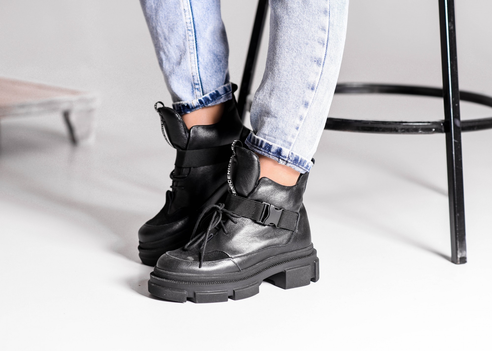 

Ботинки Maya Shoes 2566 Черный 36р