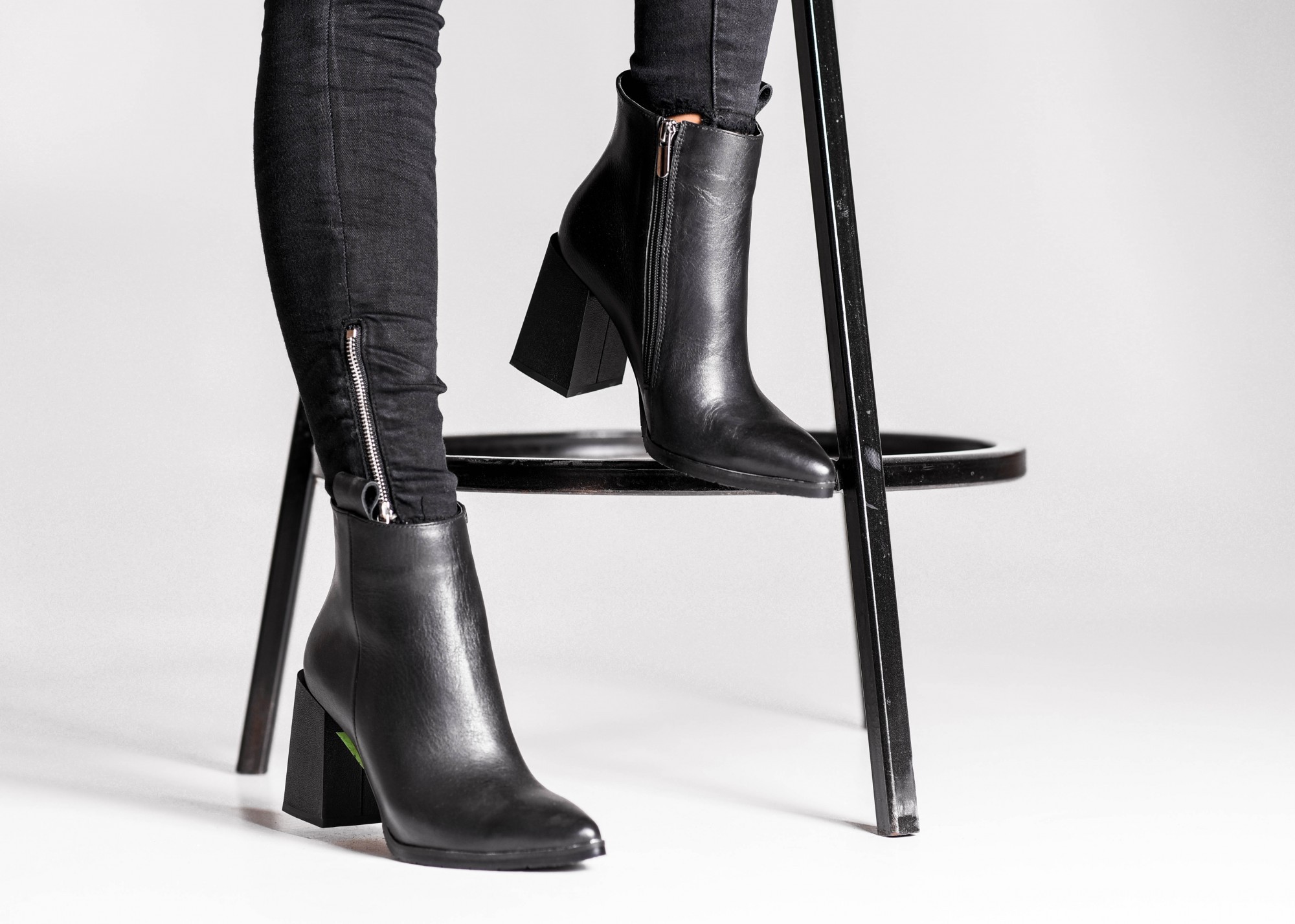 

Ботинки Maya Shoes 2442 Черный 39р