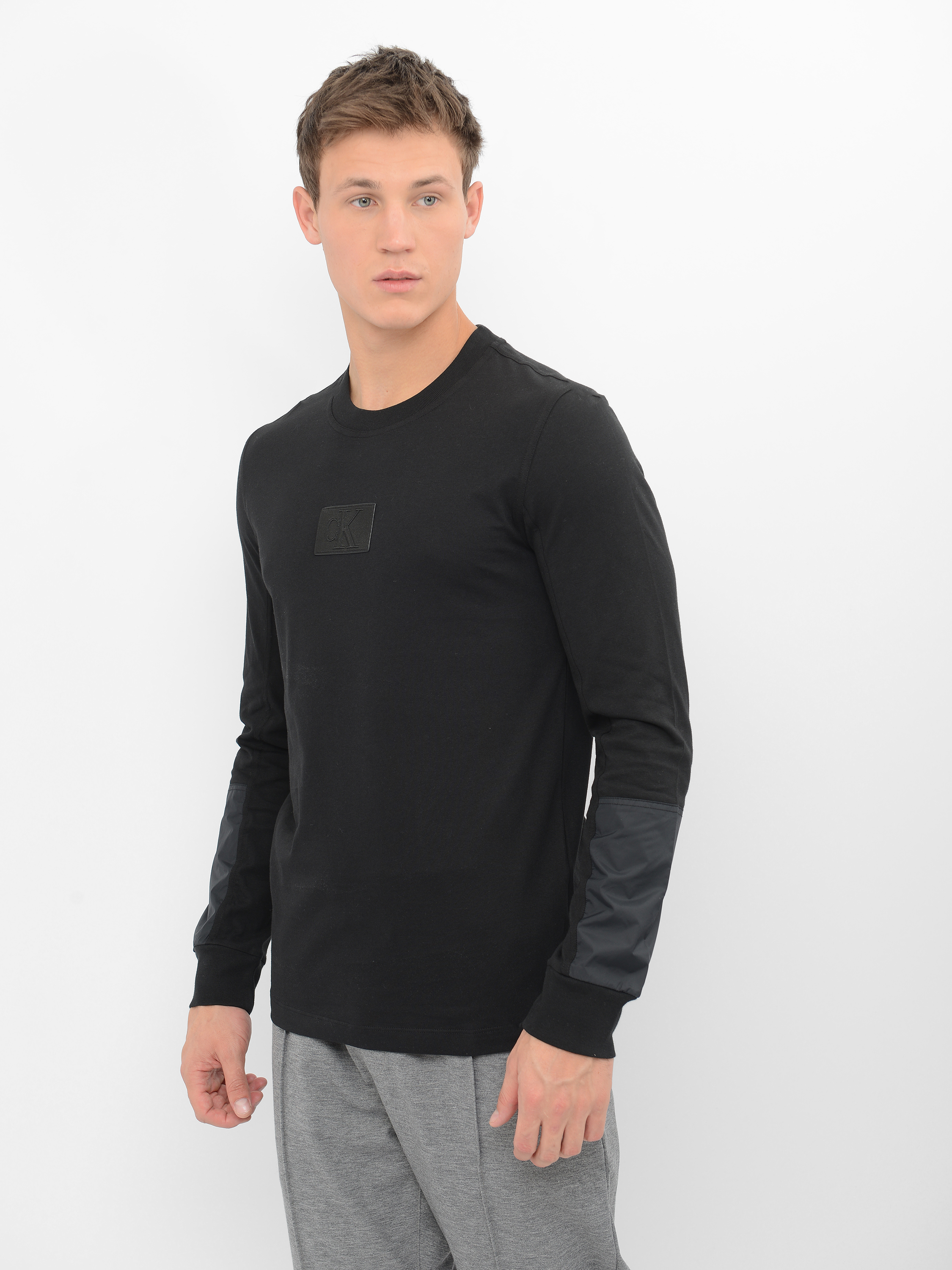 

Лонгслив Calvin Klein Jeans Mixed Media Ls Tee J30J315605-BAE0 S CK Black