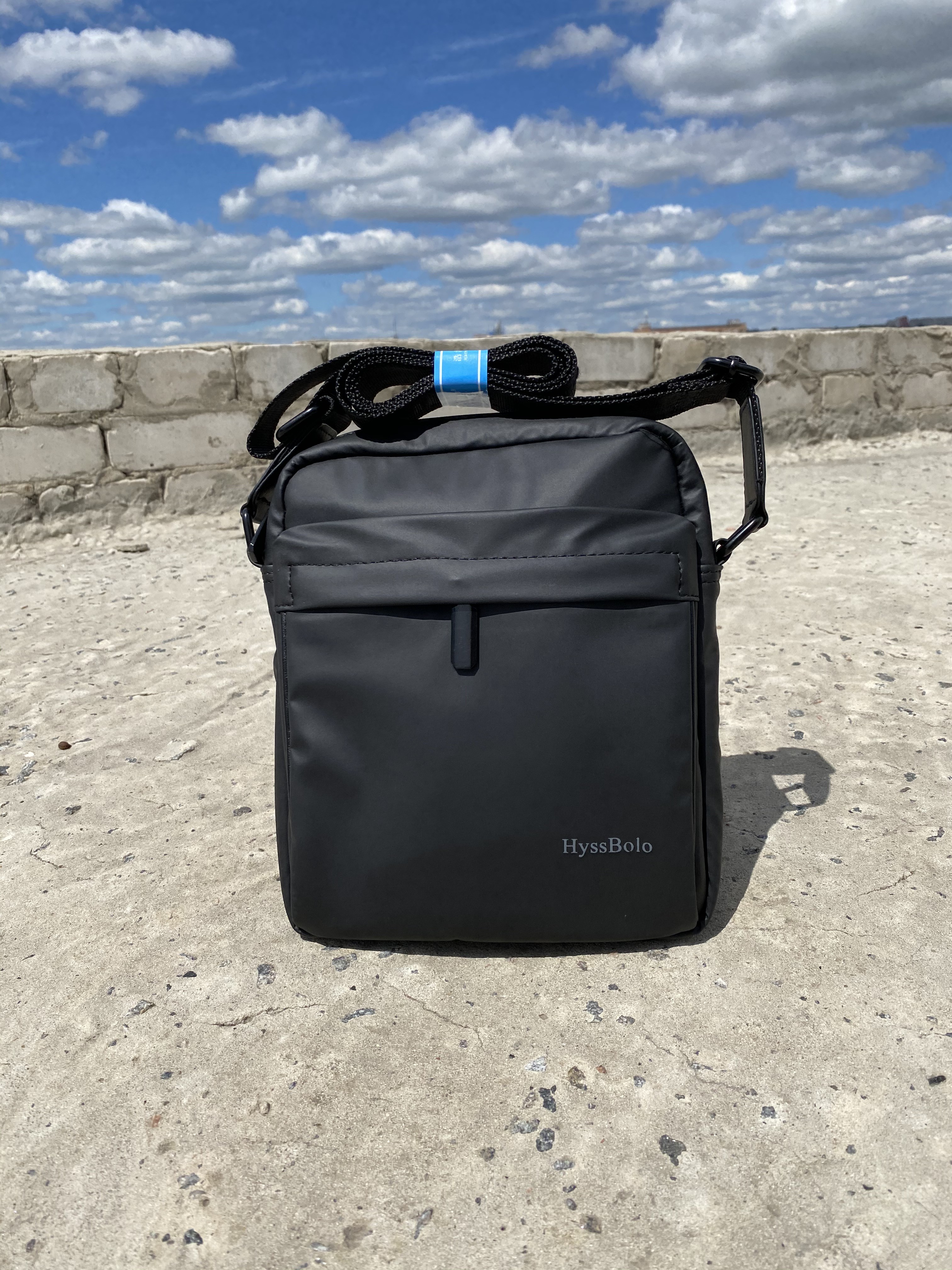 

Мужская кожаная сумка Hyss Bolo 8925-1 25х21х5 см Черная