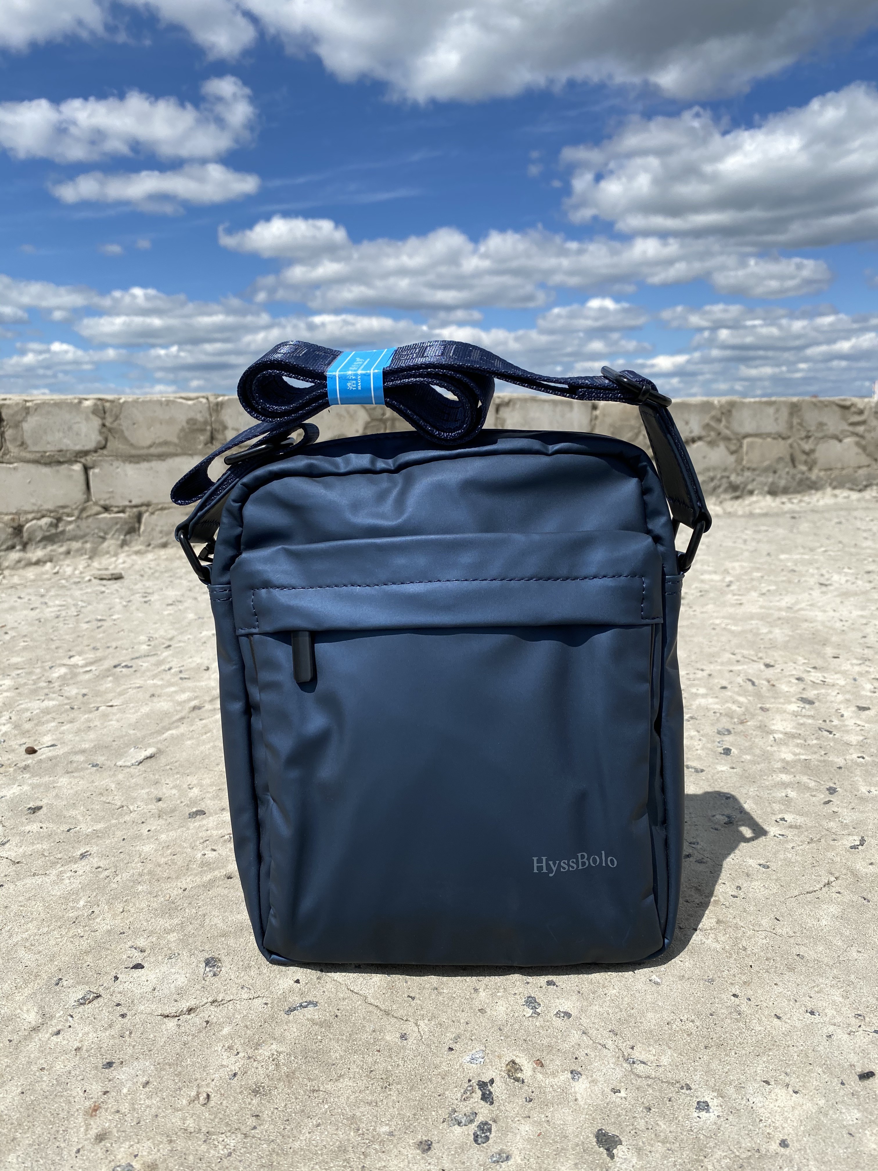 

Мужская кожаная сумка Hyss Bolo 8925-1 25х21х5 см Синяя