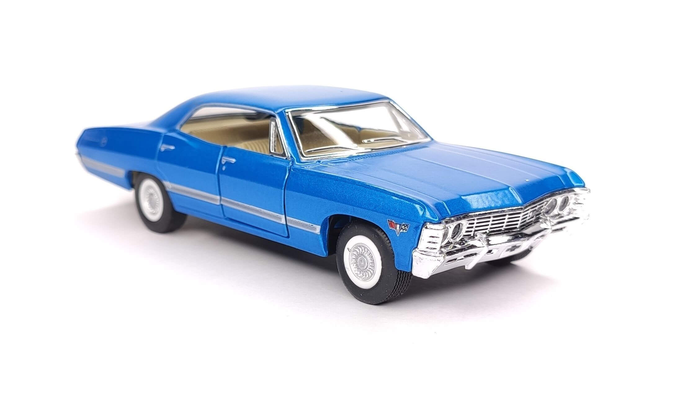 Модель автомобіля Chevrolet Impala 1967 1:43 Kinsmart (K3713) – фото,  отзывы, характеристики в интернет-магазине ROZETKA от продавца: Wheel Sons  | Купить в Украине: Киеве, Харькове, Днепре, Одессе, Запорожье, Львове