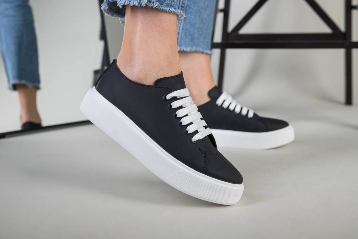 

Женские кеды кожаные LuxuryShoes 6646/38 Черные
