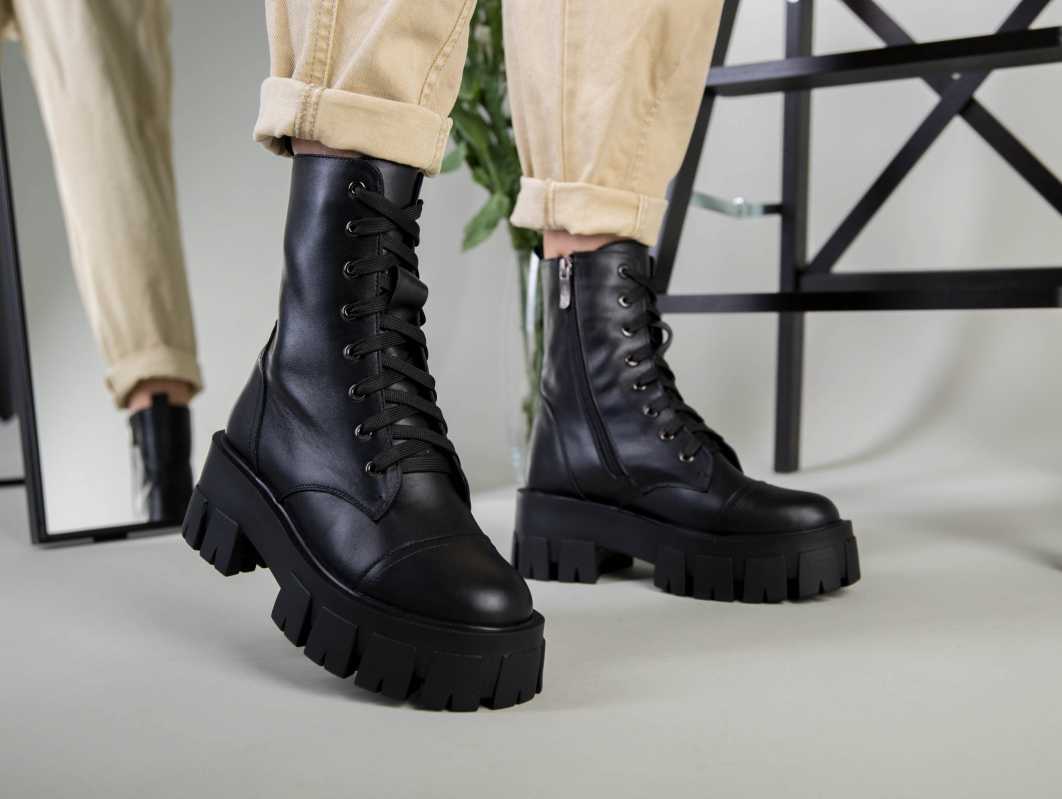 

Ботинки женские кожаные на шнурках зимние LuxuryShoes 6714з/39 Черные